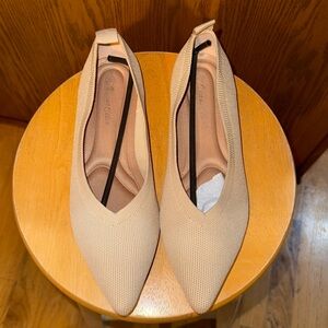 NEW Beige Textured Pointed Loafers